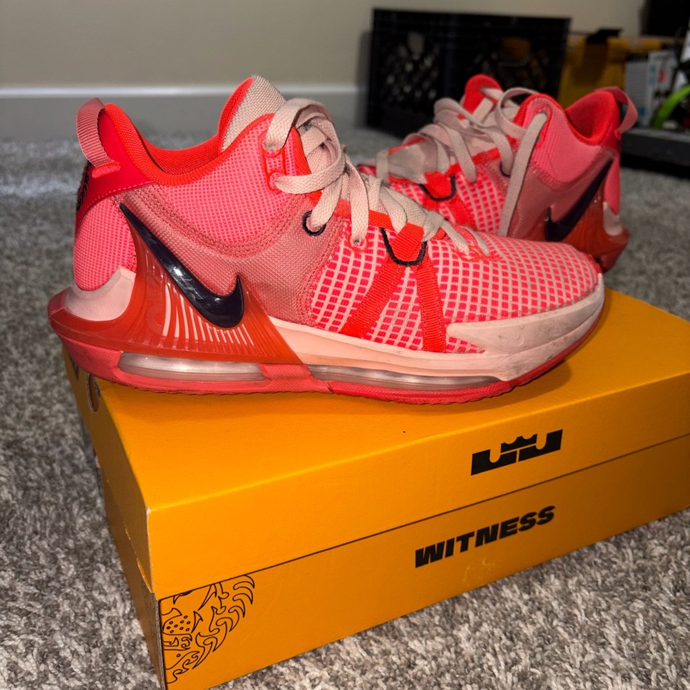 LeBron Witness VII Nike Crimson Red and Cave Purple Athletic Shoes - Picture 2 of 6